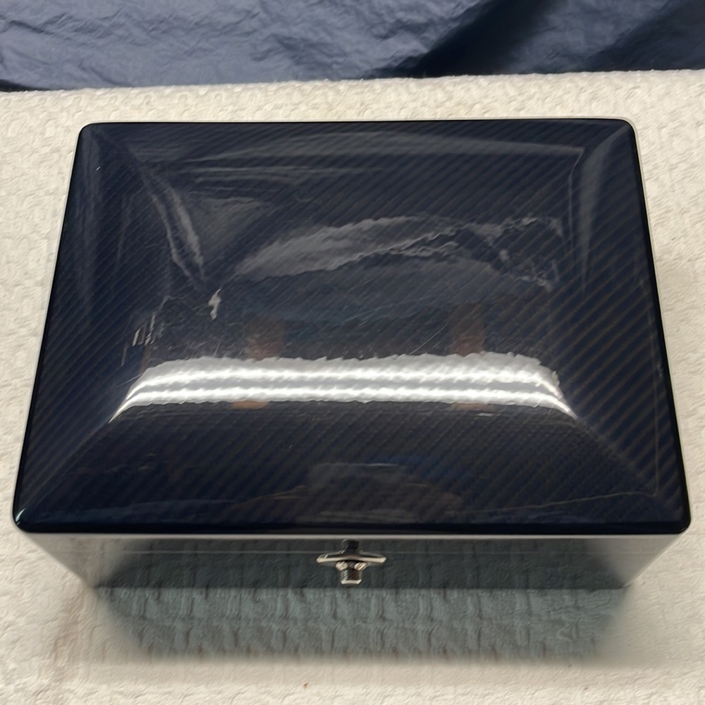 Underwood Cedar Lined Lacquer (originally a Cigar box) Case/Box - Picture 2 of 8